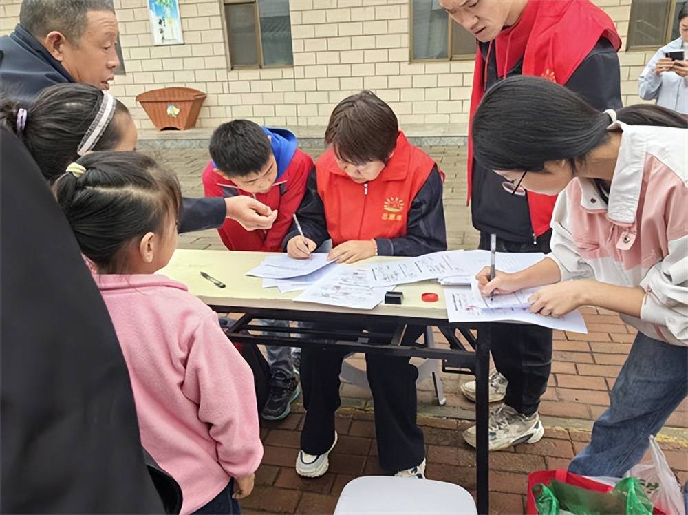 儿童帮扶协会为14名孤困儿童送上成长礼包瓦力棋牌金秋十月情暖屯留！长治市阳光困境(图5)